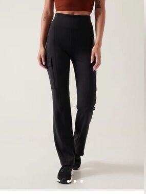 Athleta Delancey Straight-Leg Cargo Pants Black Utility Tailored Fit NWOT Large